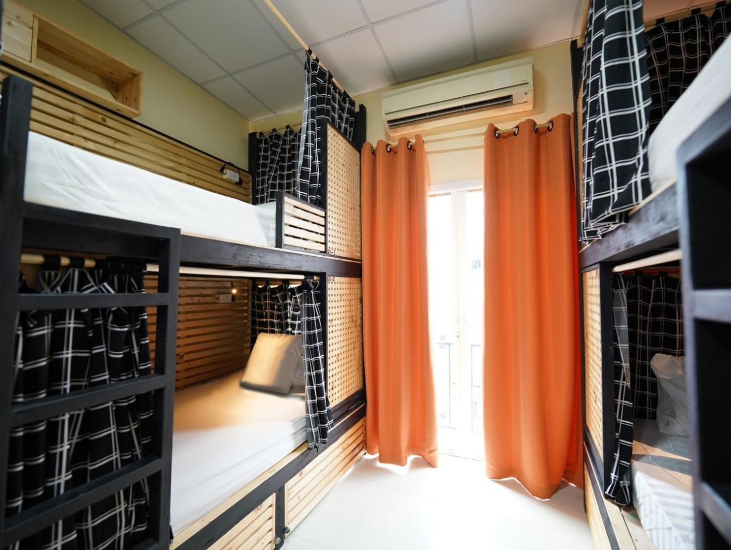 Ez Sleep @ Ratchada 19 Hostel Банкок Екстериор снимка