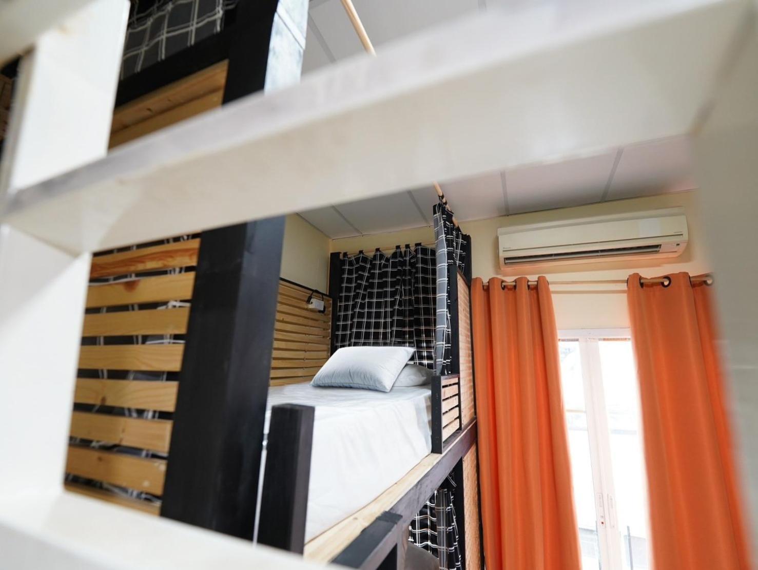 Ez Sleep @ Ratchada 19 Hostel Банкок Екстериор снимка