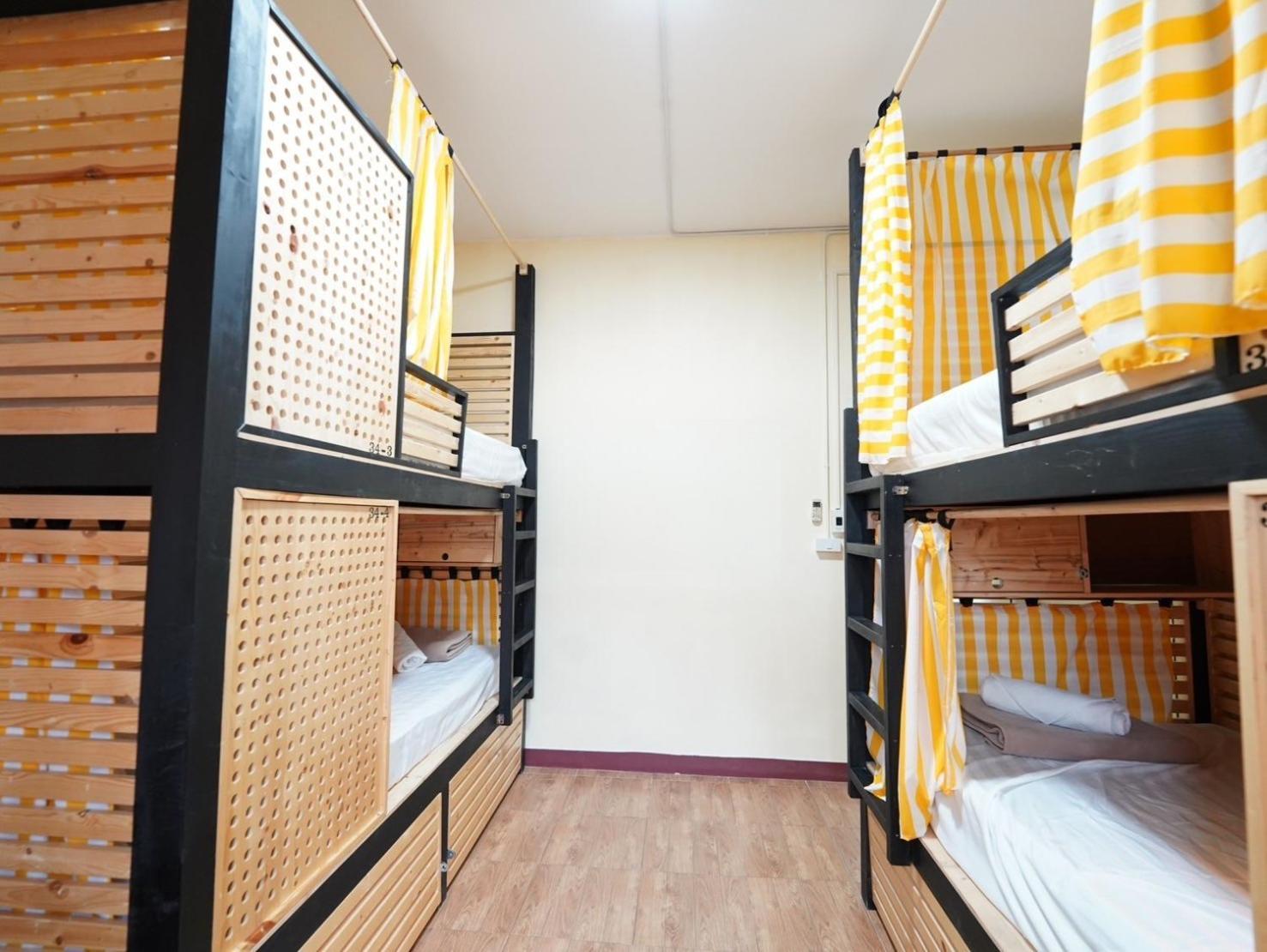 Ez Sleep @ Ratchada 19 Hostel Банкок Екстериор снимка
