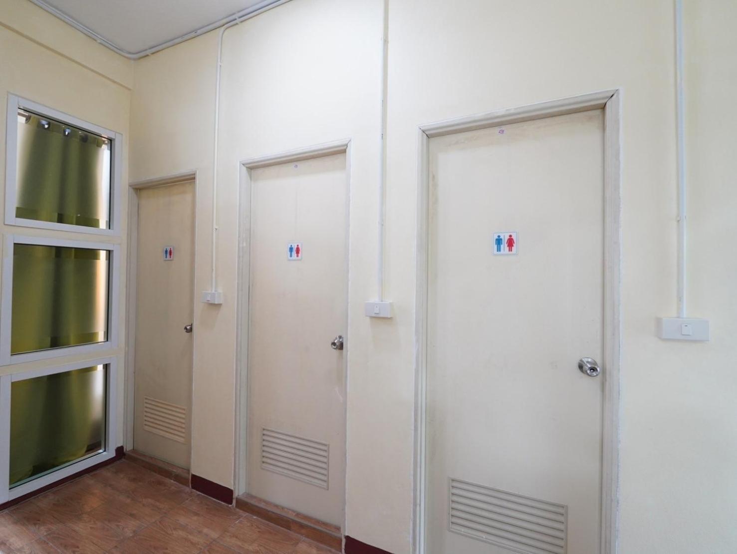 Ez Sleep @ Ratchada 19 Hostel Банкок Екстериор снимка