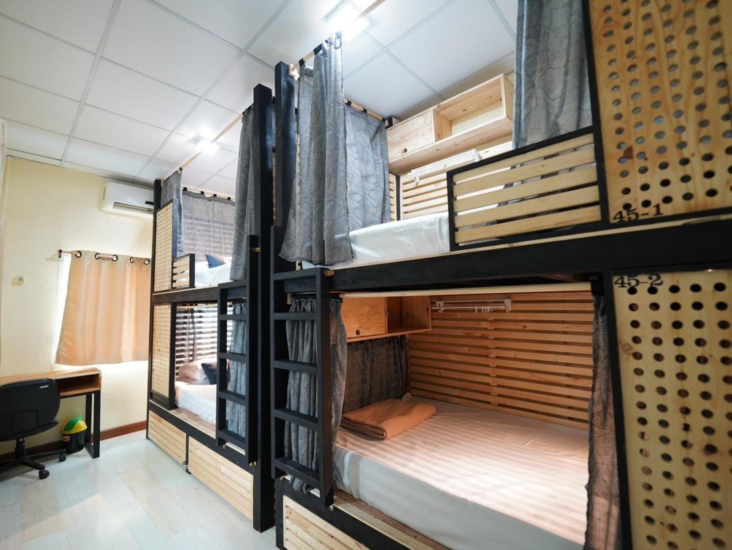 Ez Sleep @ Ratchada 19 Hostel Банкок Екстериор снимка