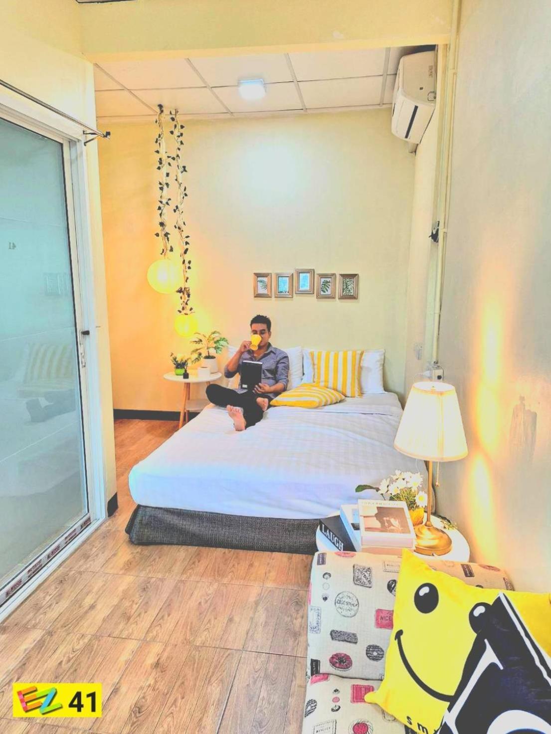 Ez Sleep @ Ratchada 19 Hostel Банкок Екстериор снимка
