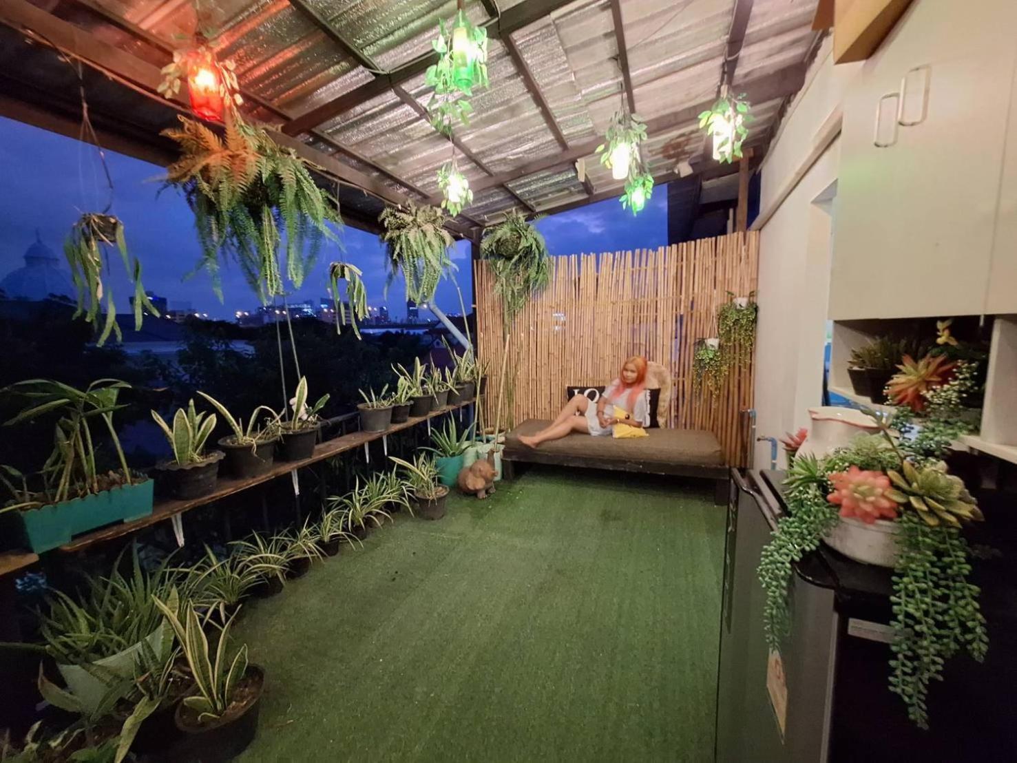 Ez Sleep @ Ratchada 19 Hostel Банкок Екстериор снимка